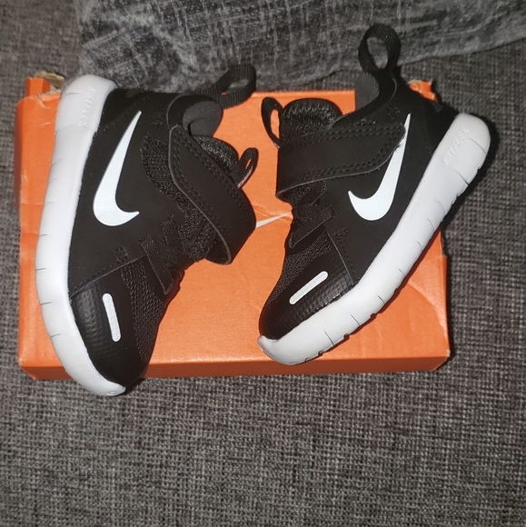 Nike shoes - Picture 5 of 8